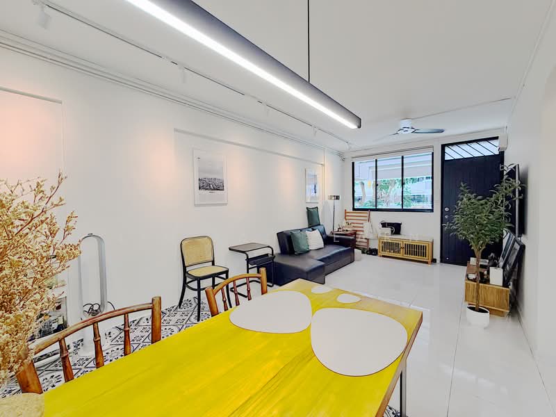 185 Bishan Street 13, 185 Bishan Street 13, 2 Bedrooms, 688 sqft, HDB Flat For Sale, by Lim Kai Vearn, 500187594 - Living Room - PropertyGuru.com.sg