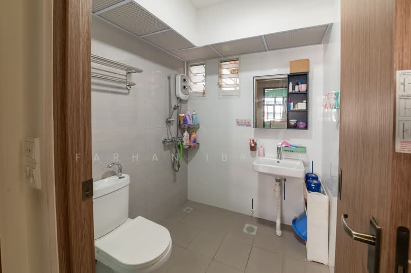 619B Tampines Street 61, 619B Tampines Street 61, 3 Bedrooms, 1,001 sqft, HDB Flat For Sale, by Farhan Ibrahim, 500187596 - Bathroom - PropertyGuru.com.sg
