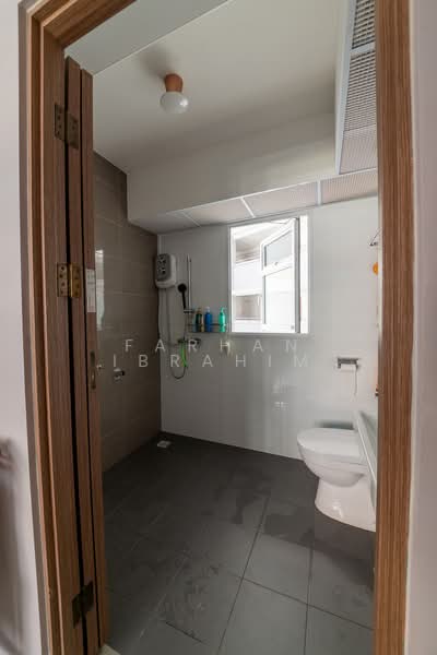 619B Tampines Street 61, 619B Tampines Street 61, 3 Bedrooms, 1,001 sqft, HDB Flat For Sale, by Farhan Ibrahim, 500187596 - Bathroom - PropertyGuru.com.sg