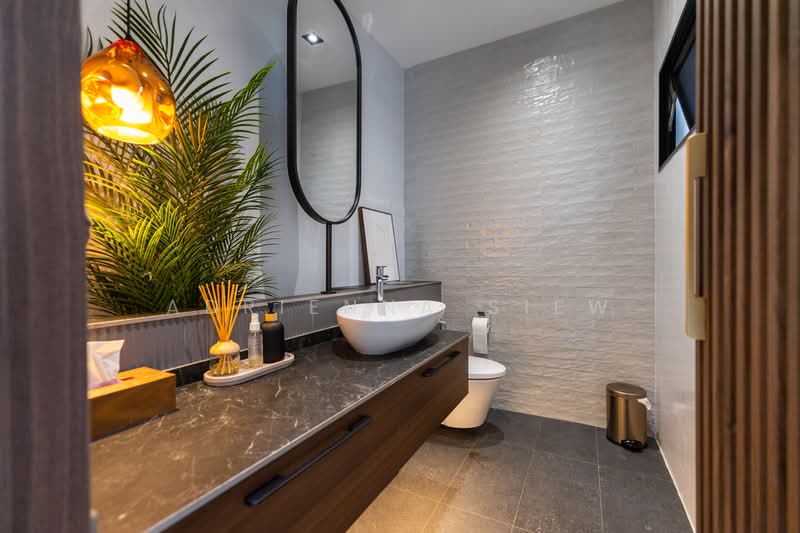 ”Freehold! Move-In Ready! Tastefully renovated 3-Storey Terrace @ Hillside Drive / Yio Chu Kang Road, Hong Lee Place, Poh Huat Road, Parry Avenue, Parry Road, Rosyth Road, Rosyth Avenue, Jansen Road, Kensington Park Road, Yio Chu Kang Road, Boundary Road, Chartwell Drive, Berwick Drive, Bodmin Drive, Hougang / Punggol / Sengkang, 3 Bedrooms, 3,200 sqft, Terraced House For Sale, by Adrienna Siew, 500187609 - Bathroom - PropertyGuru.com.sg