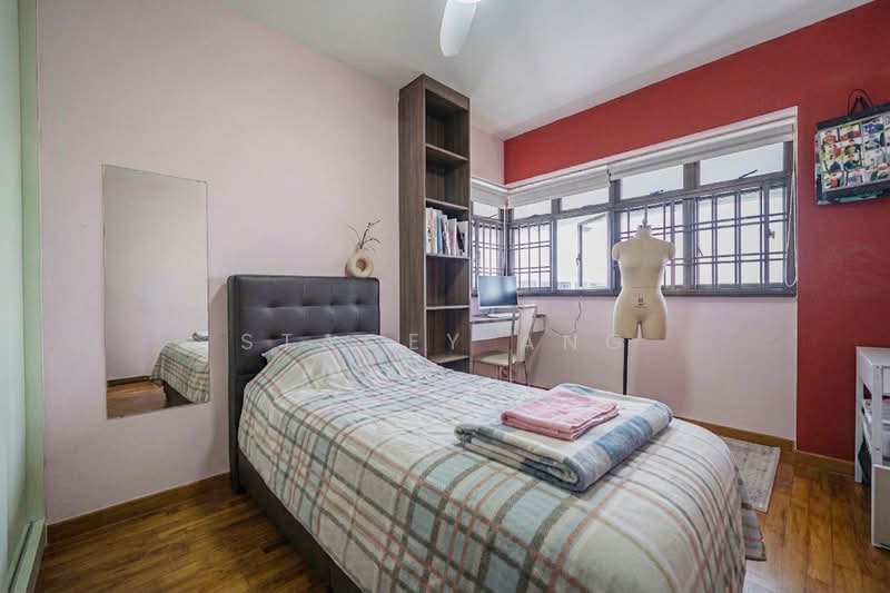 26C Jalan Membina, 26C Jalan Membina, 3 Bedrooms, 969 sqft, HDB Flat For Sale, by Stacey Ang, 500187614 - Bedroom 2 with L-shape Window - PropertyGuru.com.sg