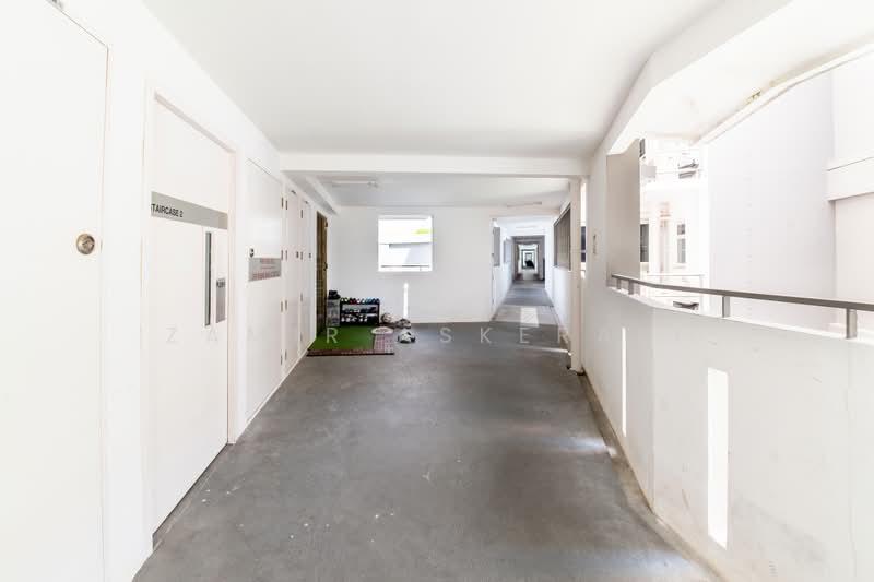 619B Tampines Street 61, 619B Tampines Street 61, 3 Bedrooms, 1,001 sqft, HDB Flat For Sale, by Zamir Askerali, 500187632 - Corridor - PropertyGuru.com.sg