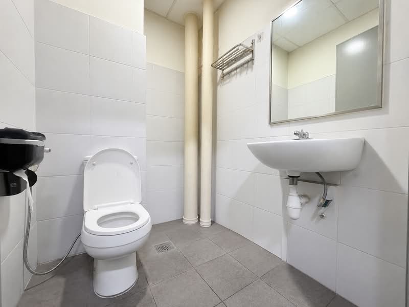 Mega@Woodlands, 39 Woodlands Close, 1,916 sqft, Light Industrial (B1) For Sale, by Kleeve Lim, 500187653 - Bathroom - CommercialGuru.com.sg