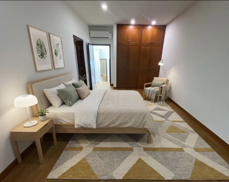 Tropical Town House, Barker Road, 5 Bedrooms, 2,800 sqft, Town House For Rent, by Sherlyn Koh, 500187660 - Bedroom - PropertyGuru.com.sg