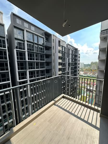 Lumina Grand, Bukit Batok West Ave. 5, Room Rental, 200 sqft, Condominium For Rent, by Katherine Khoo, 500187661 - Balcony - PropertyGuru.com.sg