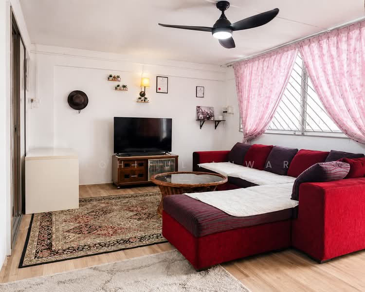 331 Bukit Batok Street 33, 331 Bukit Batok Street 33, 3 Bedrooms, 904 sqft, HDB Flat For Sale, by Shohiful Anwar, 500187667 - Living Room - PropertyGuru.com.sg