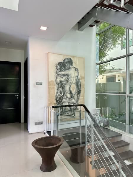 Wareham Road, , 6 Bedrooms, 8,465 sqft, Detached House For Sale, by Eugene Fung, 500187681 - Entrance - PropertyGuru.com.sg