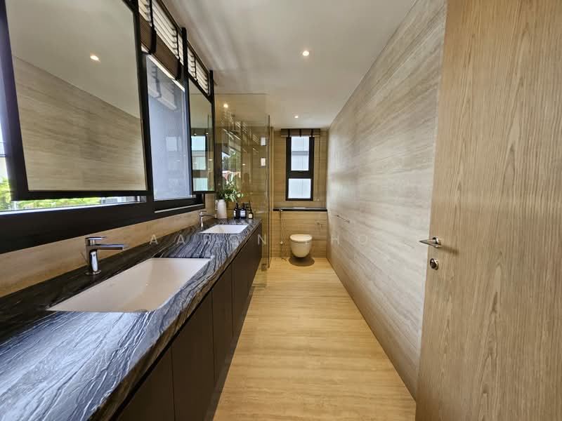 Fernhill road, Fernhill Rd, 6 Bedrooms, 7,441 sqft, Semi-Detached House For Sale, by Aaron Phoa, 500187683 - Bathroom - PropertyGuru.com.sg