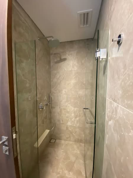 Artra, 10 Alexandra View, 2 Bedrooms, 829 sqft, Condominium For Rent, by Elaine Goi, 500187691 - Bathroom - PropertyGuru.com.sg