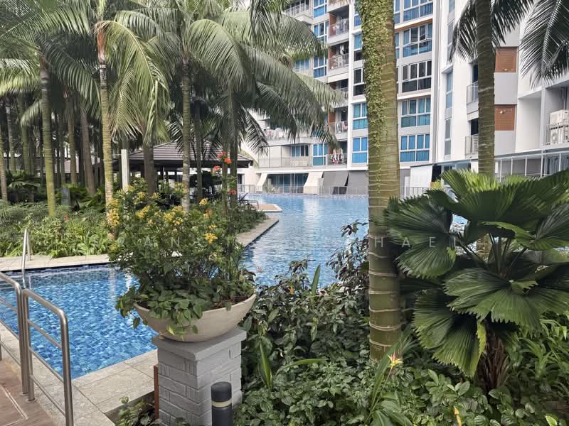Q Bay Residences, 5 Tampines Street 86, 3 Bedrooms, 1,119 sqft, Condominium For Sale, by Francis Michael, 500187693 - Pool - PropertyGuru.com.sg