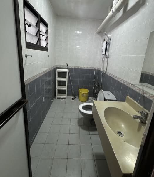 299A Compassvale Street, 299A Compassvale Street, 3 Bedrooms, 1,001 sqft, HDB Flat For Sale, by Hugo Sim, 500187714 - Bathroom - PropertyGuru.com.sg