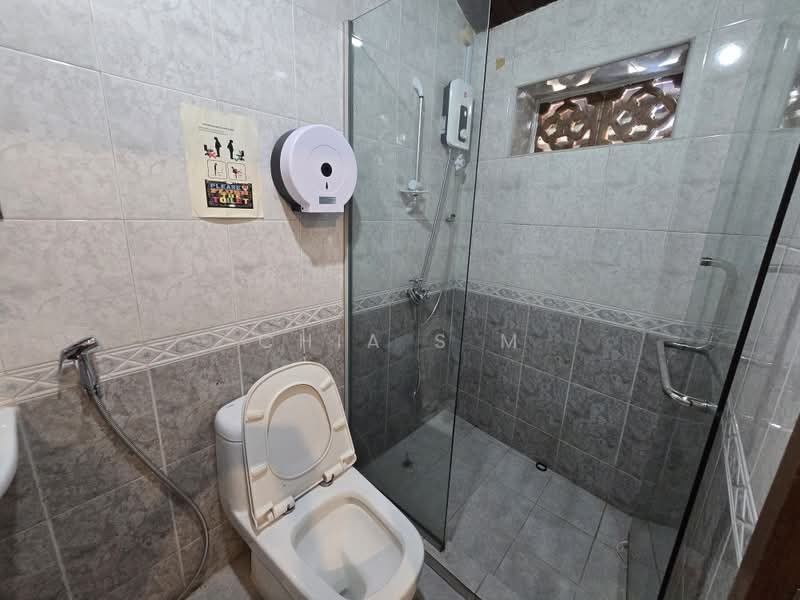 River Valley Road Shophouse, River Valley Road, 1,200 sqft, Office For Rent, by Chia S M, 500187719 - Bathroom - CommercialGuru.com.sg