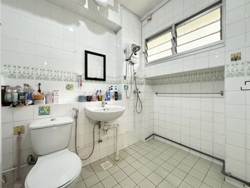 365 Woodlands Avenue 5, 365 Woodlands Avenue 5, 4 Bedrooms, 1,130 sqft, HDB Flat For Sale, by Yong Wee Foong 杨伟锋, 500187725 - Bathroom - PropertyGuru.com.sg