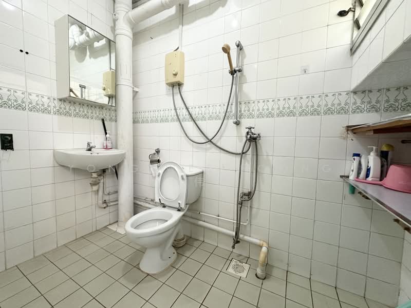 365 Woodlands Avenue 5, 365 Woodlands Avenue 5, 4 Bedrooms, 1,130 sqft, HDB Flat For Sale, by Yong Wee Foong 杨伟锋, 500187725 - Bathroom - PropertyGuru.com.sg
