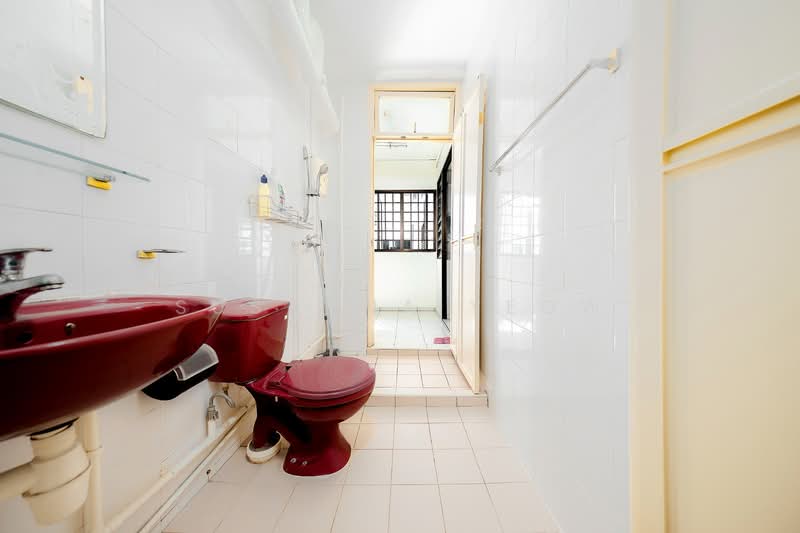 154 Gangsa Road, 154 Gangsa Road, 3 Bedrooms, 1,302 sqft, HDB Flat For Sale, by Susanna Yeow, 500187742 - Bathroom - PropertyGuru.com.sg