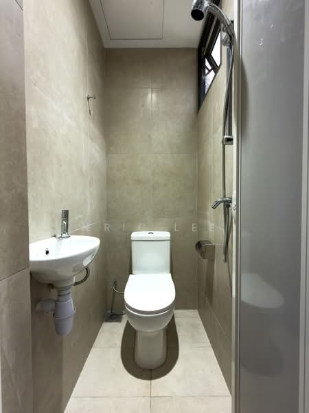 The Watergardens at Canberra, 37 Canberra Drive, 4 Bedrooms, 1,302 sqft, Condominium For Sale, by Eric Lee, 500187762 - Bathroom - PropertyGuru.com.sg