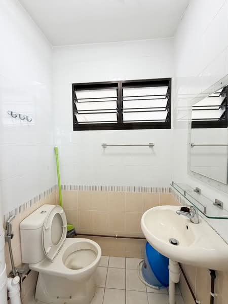 508 West Coast Drive, 508 West Coast Drive, 2 Bedrooms, 884 sqft, HDB Flat For Sale, by Natalie Lim, 500187774 - Bathroom - PropertyGuru.com.sg