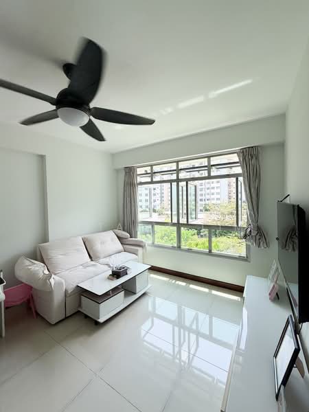 512B Yishun Street 51, 512B Yishun Street 51, 3 Bedrooms, 1,001 sqft, HDB Flat For Sale, by Natalie Lim, 500187775 - Living Room - PropertyGuru.com.sg