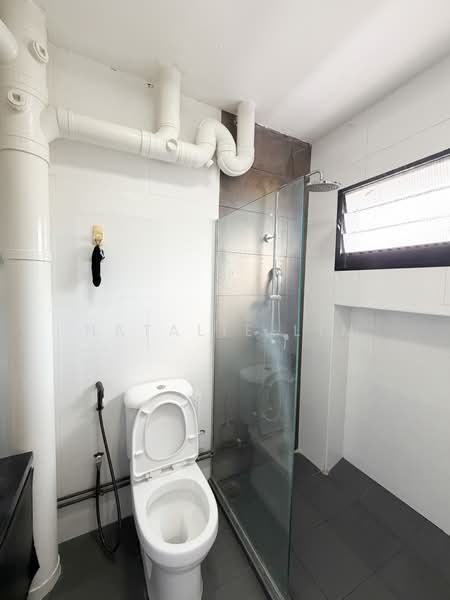 176 Lompang Road, 176 Lompang Road, 3 Bedrooms, 1,087 sqft, HDB Flat For Sale, by Natalie Lim, 500187777 - Bathroom - PropertyGuru.com.sg