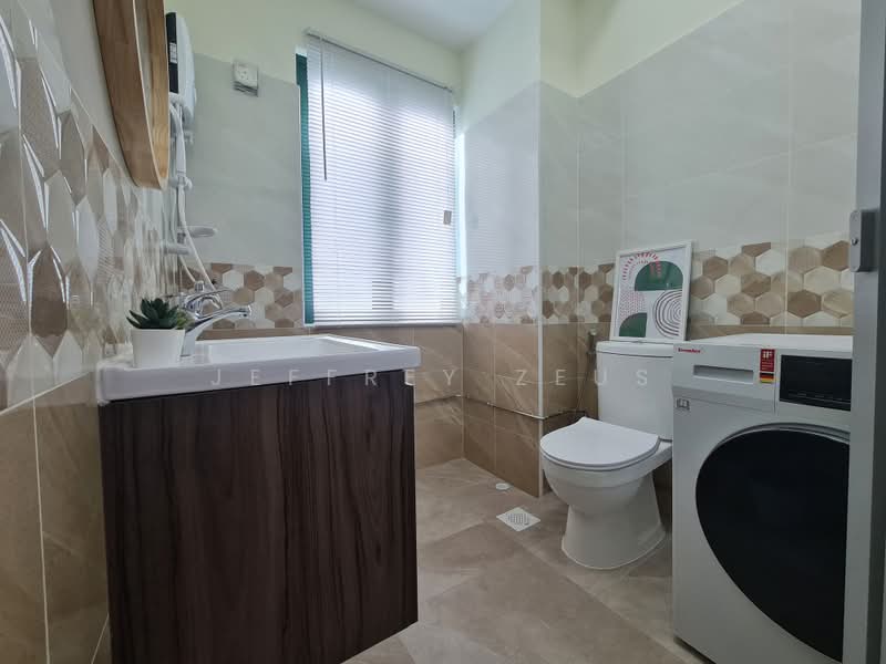 D'Manor, 171 Tanah Merah Kechil Avenue, 6 Bedrooms, 2,724 sqft, Cluster House For Sale, by Jeffrey Zeus, 500187804 - Bathroom - PropertyGuru.com.sg