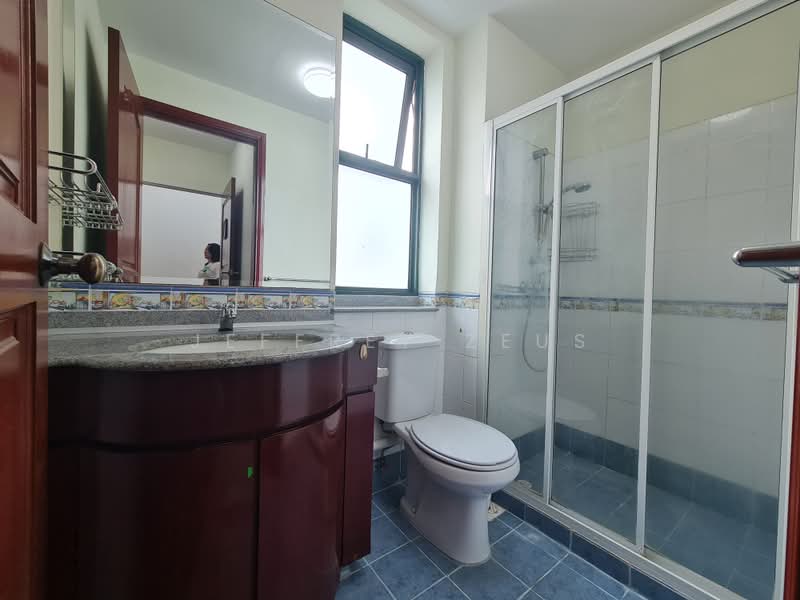 D'Manor, 171 Tanah Merah Kechil Avenue, 6 Bedrooms, 2,724 sqft, Cluster House For Sale, by Jeffrey Zeus, 500187804 - Bathroom - PropertyGuru.com.sg