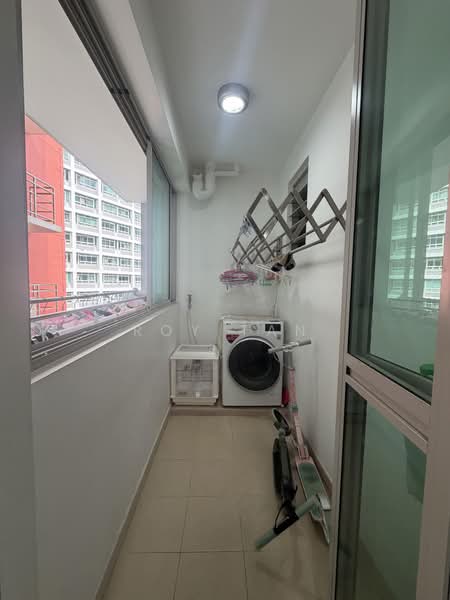 271B Sengkang Central, 271B Sengkang Central, 3 Bedrooms, 1,001 sqft, HDB Flat For Sale, by Roy Tan, 500187812 - Balcony - PropertyGuru.com.sg