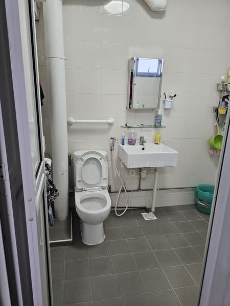 50 Teban Gardens Road, 50 Teban Gardens Road, 3 Bedrooms, 1,017 sqft, HDB Flat For Sale, by Jacqueline Leng, 500187815 - Bathroom - PropertyGuru.com.sg