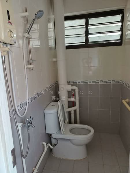 684 Hougang Avenue 8, 684 Hougang Avenue 8, 2 Bedrooms, 689 sqft, HDB Flat For Rent, by Zane Soo 苏昱能, 500187852 - Bathroom - PropertyGuru.com.sg