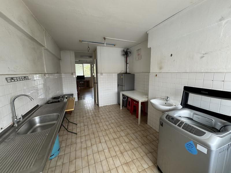 684 Hougang Avenue 8, 684 Hougang Avenue 8, Hougang / Punggol / Sengkang, 2 Bedrooms, 689 sqft, HDB Flat For Rent, by Zane Soo 苏昱能, 500187852 - Kitchen - PropertyGuru.com.sg
