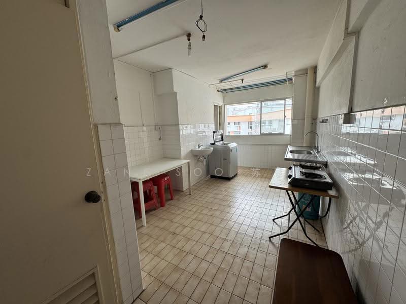 684 Hougang Avenue 8, 684 Hougang Avenue 8, Hougang / Punggol / Sengkang, 2 Bedrooms, 689 sqft, HDB Flat For Rent, by Zane Soo 苏昱能, 500187852 - Kitchen - PropertyGuru.com.sg