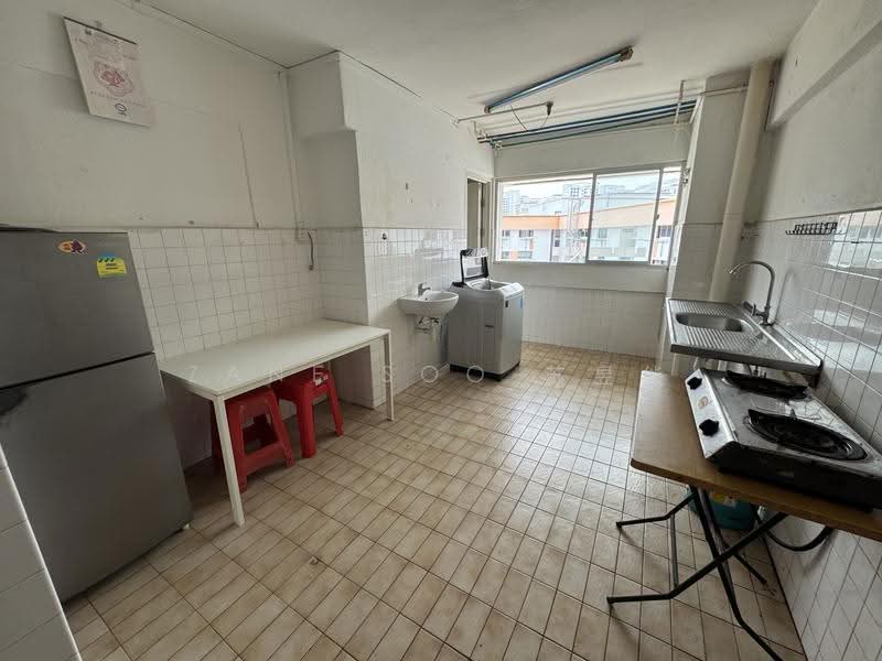 684 Hougang Avenue 8, 684 Hougang Avenue 8, Hougang / Punggol / Sengkang, 2 Bedrooms, 689 sqft, HDB Flat For Rent, by Zane Soo 苏昱能, 500187852 - Kitchen - PropertyGuru.com.sg