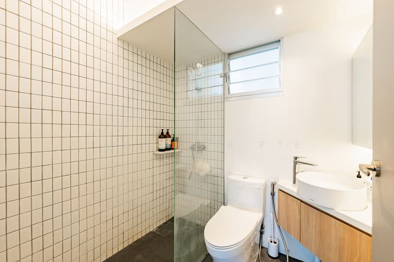 7 Upper Aljunied Lane, 7 Upper Aljunied Lane, 2 Bedrooms, 732 sqft, HDB Flat For Sale, by Florence Ho, 500187867 - Bathroom - PropertyGuru.com.sg