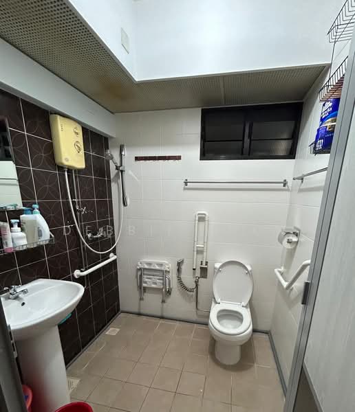 339D Kang Ching Road, 339D Kang Ching Road, Boon Lay / Jurong / Tuas, Room Rental, 100 sqft, HDB Flat For Rent, by Debbie Hoon, 500187881 - Bathroom - PropertyGuru.com.sg