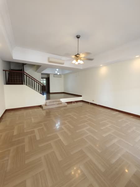 Bedok Grove, 34 Bedok Place, 5 Bedrooms, 3,200 sqft, Terraced House For Rent, by Esmund Teo, 500187911 - Living Room - PropertyGuru.com.sg