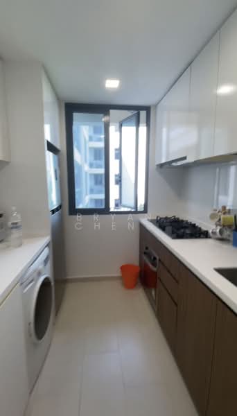 Palm Isles, 34 Flora Drive, 2 Bedrooms, 786 sqft, Condominium For Rent, by Bryan Cheng, 500187934 - Kitchen - PropertyGuru.com.sg