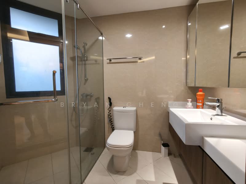 Palm Isles, 34 Flora Drive, 2 Bedrooms, 786 sqft, Condominium For Rent, by Bryan Cheng, 500187934 - Bathroom - PropertyGuru.com.sg