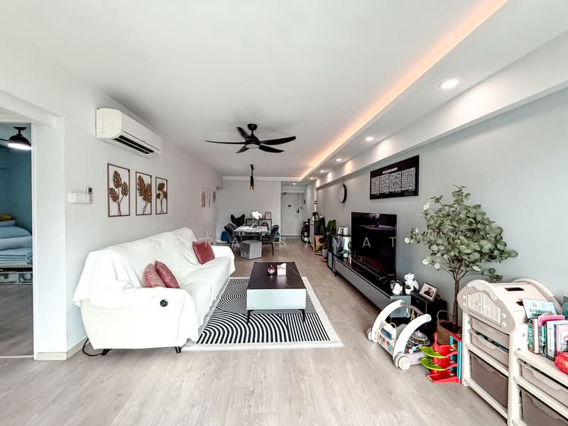 132 Edgedale Plains, 132 Edgedale Plains, 3 Bedrooms, 1,194 sqft, HDB Flat For Sale, by Erra Samat, 500187946 - Living Room - PropertyGuru.com.sg