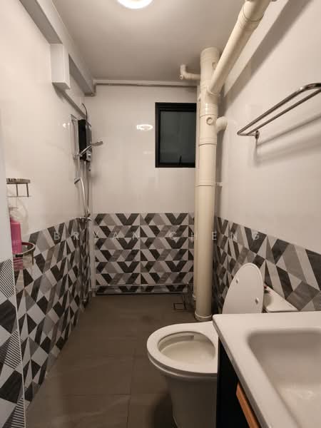 272A Jurong West Street 24, 272A Jurong West Street 24, Room Rental, 100 sqft, HDB Flat For Rent, by Bryan Cheng, 500187961 - Bathroom - PropertyGuru.com.sg