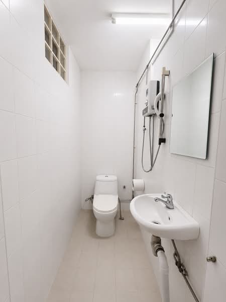 150 East Coast Road Conservation House, , 3 Bedrooms, 1,100 sqft, Conservation House For Rent, by Joel Goh, 500187965 - Bathroom - PropertyGuru.com.sg