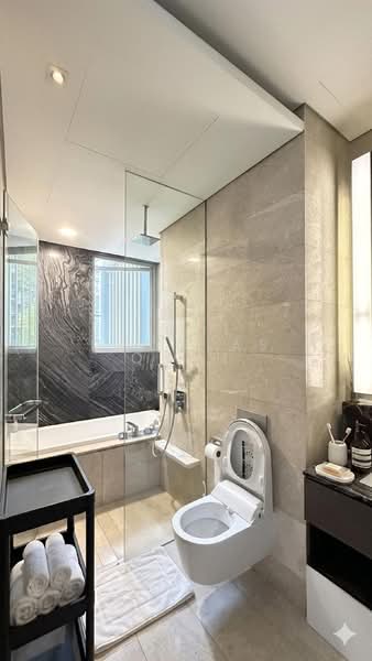 Gramercy Park, 57 Grange Road, 2 Bedrooms, 1,184 sqft, Condominium For Sale, by Douglas Quah, 500187966 - Bathroom - PropertyGuru.com.sg