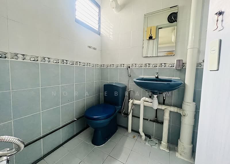 201 Marsiling Drive, 201 Marsiling Drive, 3 Bedrooms, 979 sqft, HDB Flat For Sale, by Nora Ebrahim, 500187969 - Bathroom - PropertyGuru.com.sg