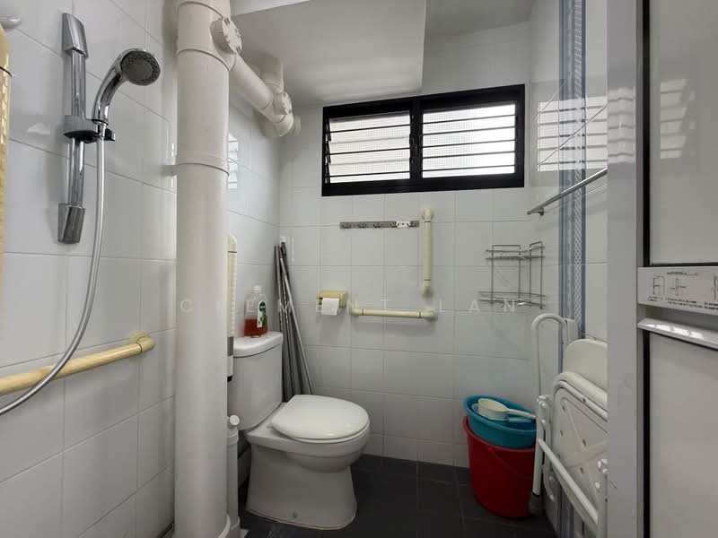 522 Bedok North Avenue 1, 522 Bedok North Avenue 1, 2 Bedrooms, 721 sqft, HDB Flat For Sale, by Clement Lan, 500187990 - Bathroom - PropertyGuru.com.sg