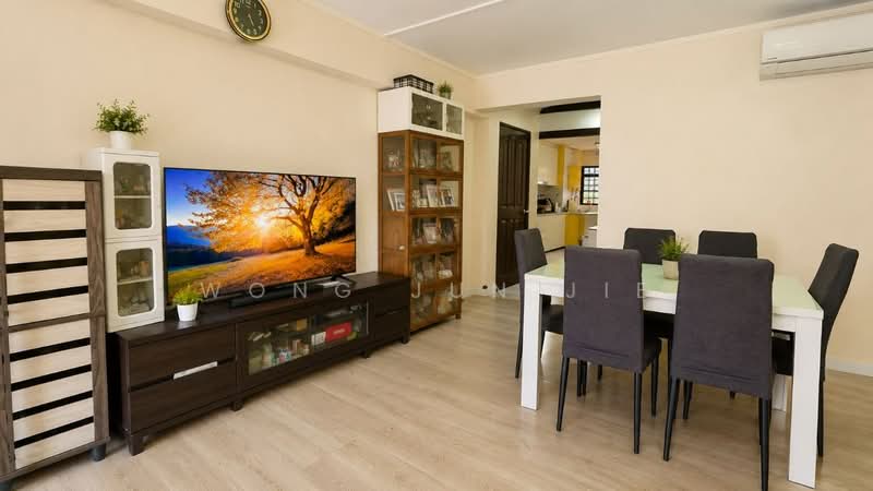 309 Serangoon Avenue 2, 309 Serangoon Avenue 2, 3 Bedrooms, 979 sqft, HDB Flat For Sale, by Wong Jun Jie, 500187992 - Living Room - PropertyGuru.com.sg