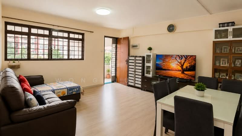 309 Serangoon Avenue 2, 309 Serangoon Avenue 2, 3 Bedrooms, 979 sqft, HDB Flat For Sale, by Wong Jun Jie, 500187992 - Living Room - PropertyGuru.com.sg