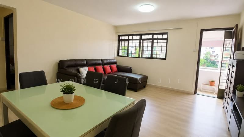 309 Serangoon Avenue 2, 309 Serangoon Avenue 2, 3 Bedrooms, 979 sqft, HDB Flat For Sale, by Wong Jun Jie, 500187992 - Living Room - PropertyGuru.com.sg