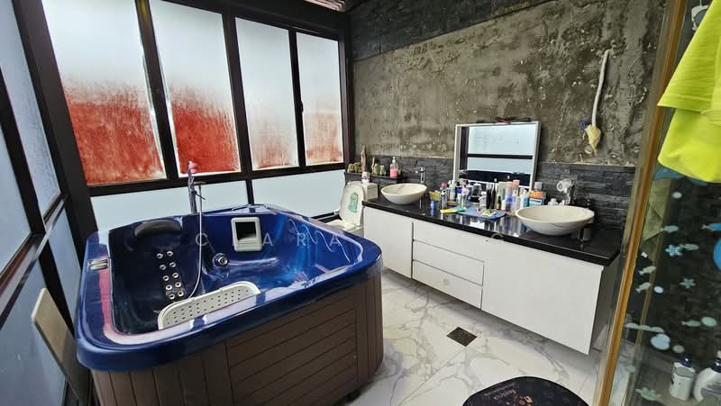 Move-in Cond (Reno), Freehold, 3-Storey. Walk to Semb Shpg Ctr, ChongPang Mkt, Canberra!, Between Sembawang & Canberra MRT, 5 Bedrooms, 4,000 sqft, Semi-Detached House For Sale, by Clara Heng, 500187999 - Bathroom - PropertyGuru.com.sg