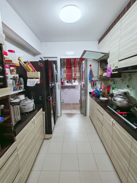 812A Choa Chu Kang Avenue 7, 812A Choa Chu Kang Avenue 7, 3 Bedrooms, 1,001 sqft, HDB Flat For Sale, by Leong Wai Chee, 500188000 - Kitchen - PropertyGuru.com.sg