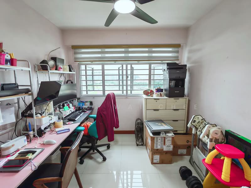 812A Choa Chu Kang Avenue 7, 812A Choa Chu Kang Avenue 7, 3 Bedrooms, 1,001 sqft, HDB Flat For Sale, by Leong Wai Chee, 500188000 - Study - PropertyGuru.com.sg