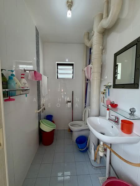 118 Pending Road, 118 Pending Road, Room Rental, 140 sqft, HDB Flat For Rent, by Tan Han Wei Leonard, 500188005 - Bathroom - PropertyGuru.com.sg