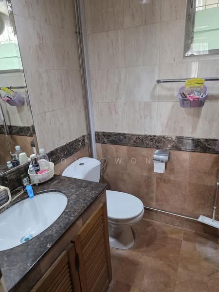 Landbay Condo, 9 Jalan Hajijah, 2 Bedrooms, 1,001 sqft, Condominium For Rent, by John Wong, 500188027 - Common Bathroom - PropertyGuru.com.sg